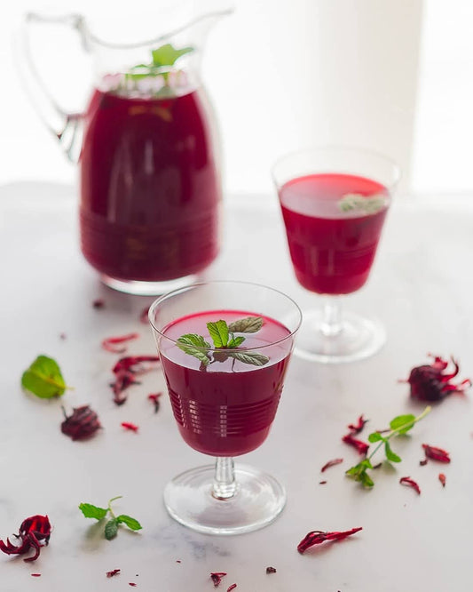 Bevanda estiva fredda con Karkadè e Menta