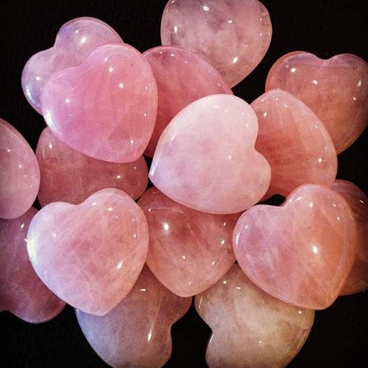 Quarzo rosa cristallo dell’amore per il segno del Toro – Erboristeria Il Mondo Alchemico